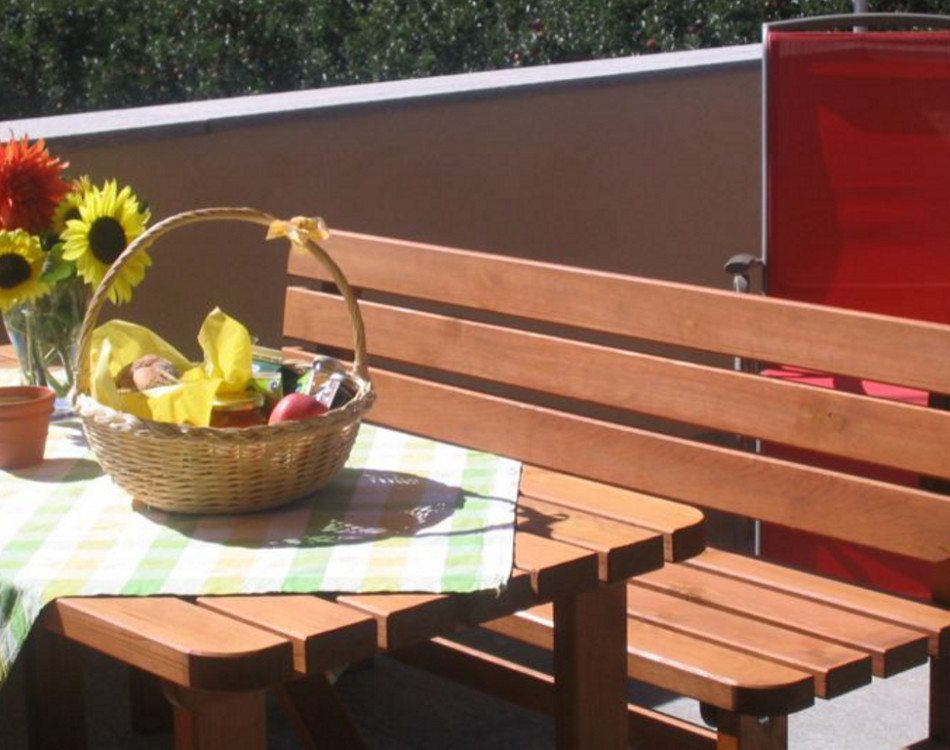 Colazione sulla terrazza soleggiata